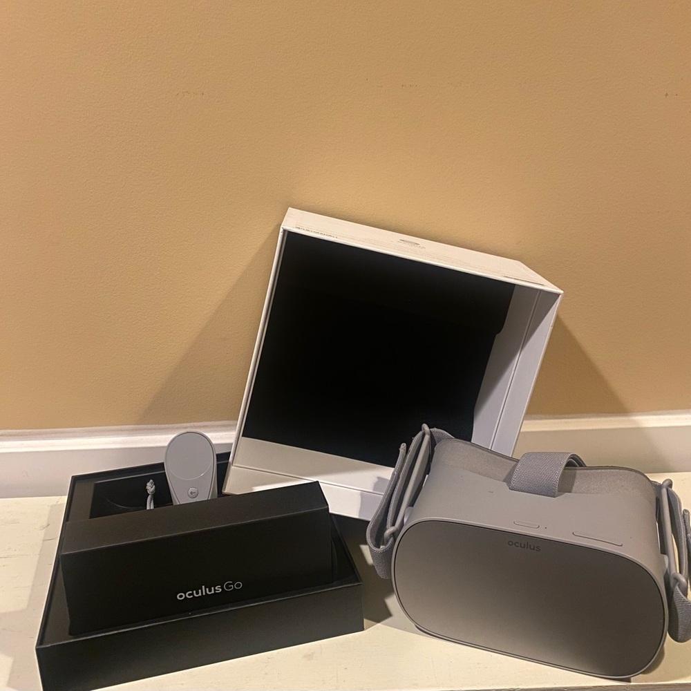 Oculus Go 64GB Standalone Virtual Reality Headset